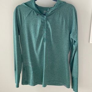 Eddie Bauer lightweight pullover with hood- great condition